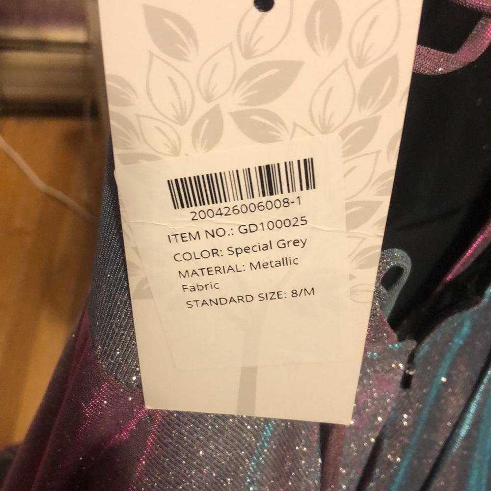*Never worn* Prom Dress!đź‘— - Picture 9 of 9